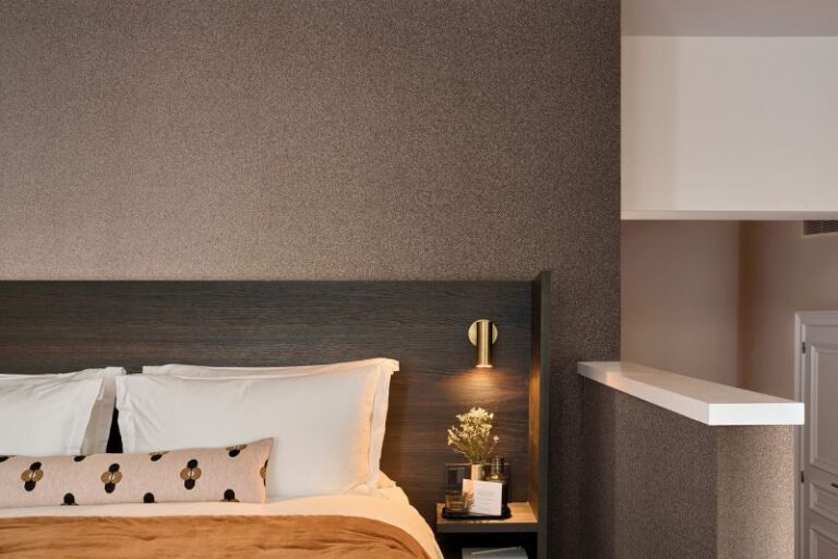 Robuste Tapete von Omexco für ein Hotel